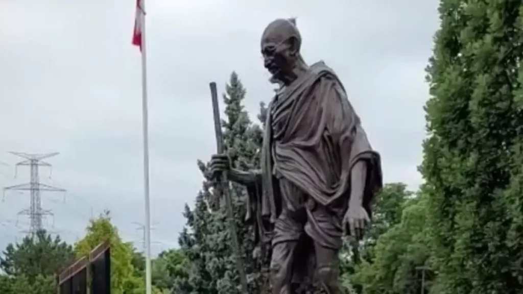 gandhi statue