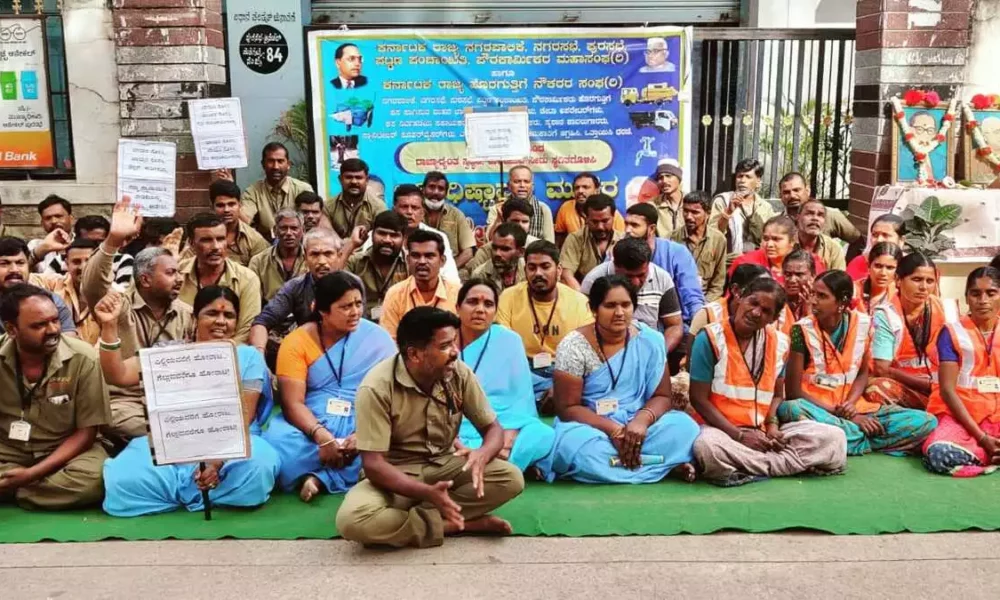 BBMP workers stage a protest against the Government