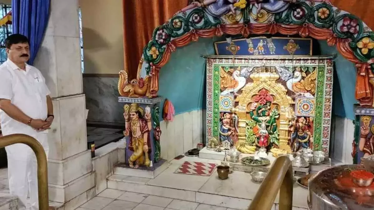 Araga jnanendra in temple