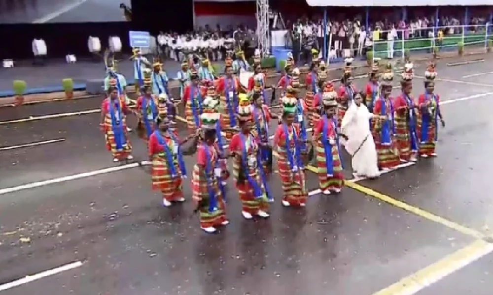 Independence Day Mamata Banerjee joins tribal folk dancers