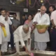 Nitish Kumar enters Vishnupad temple With Muslim Minister