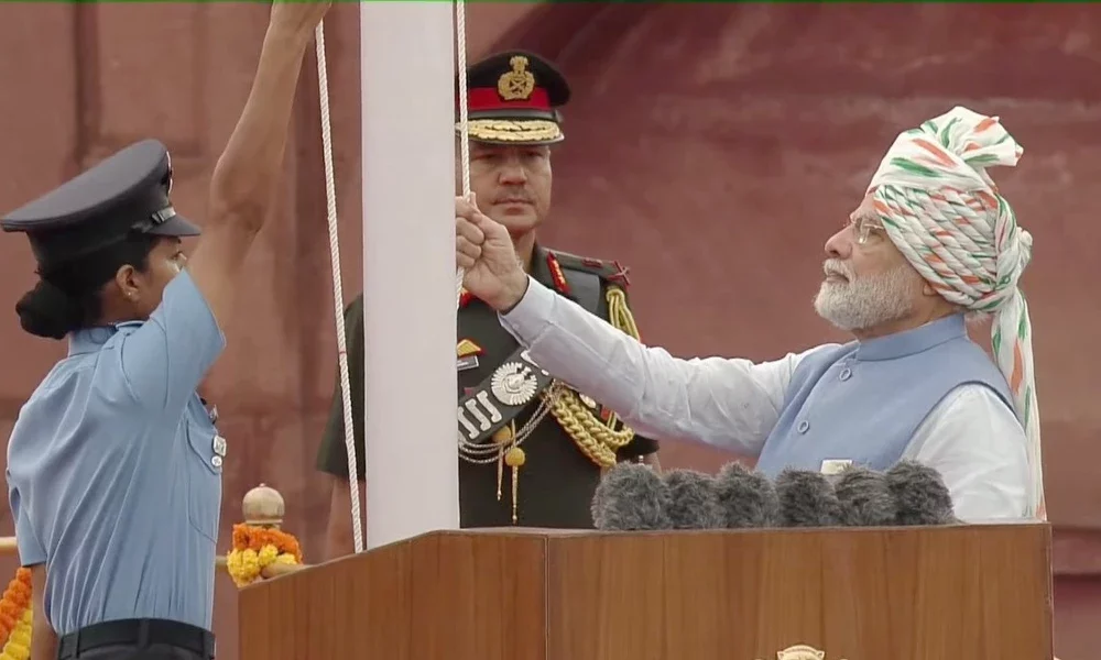 PM Modi unfurls the Tricolour flag at Red Fort