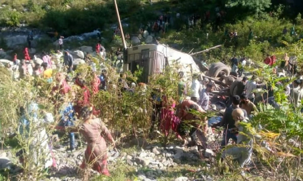 bus falls into gorge in Poonch 11 died