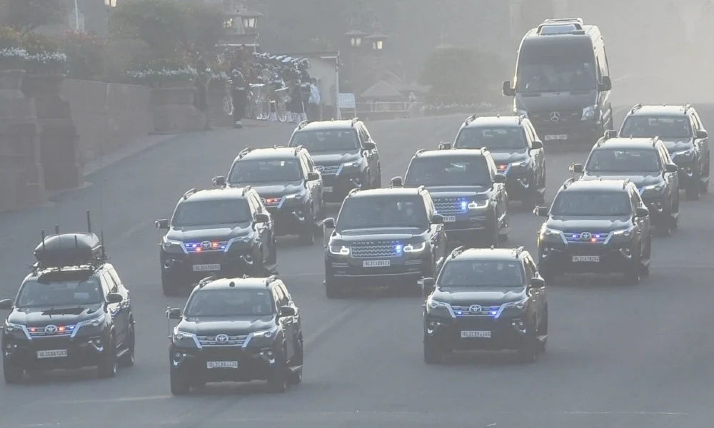PM Modis convoy