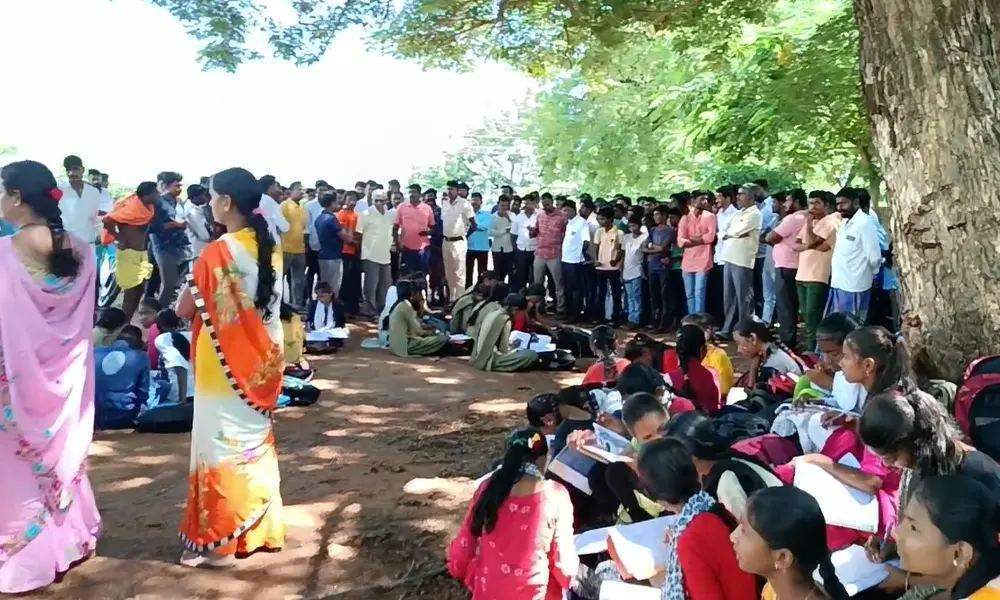 vijayapura school protest 2