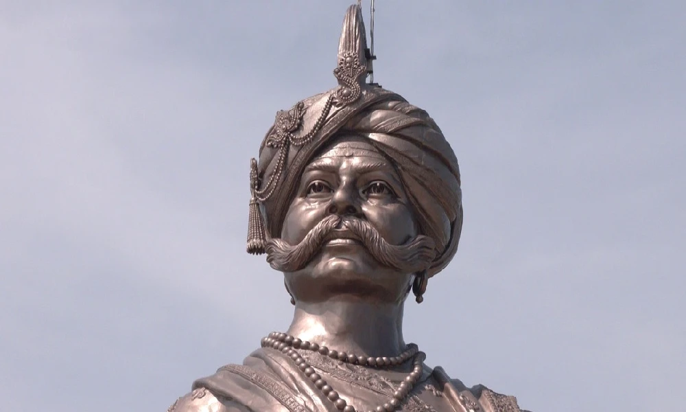 Kempegowda Statue