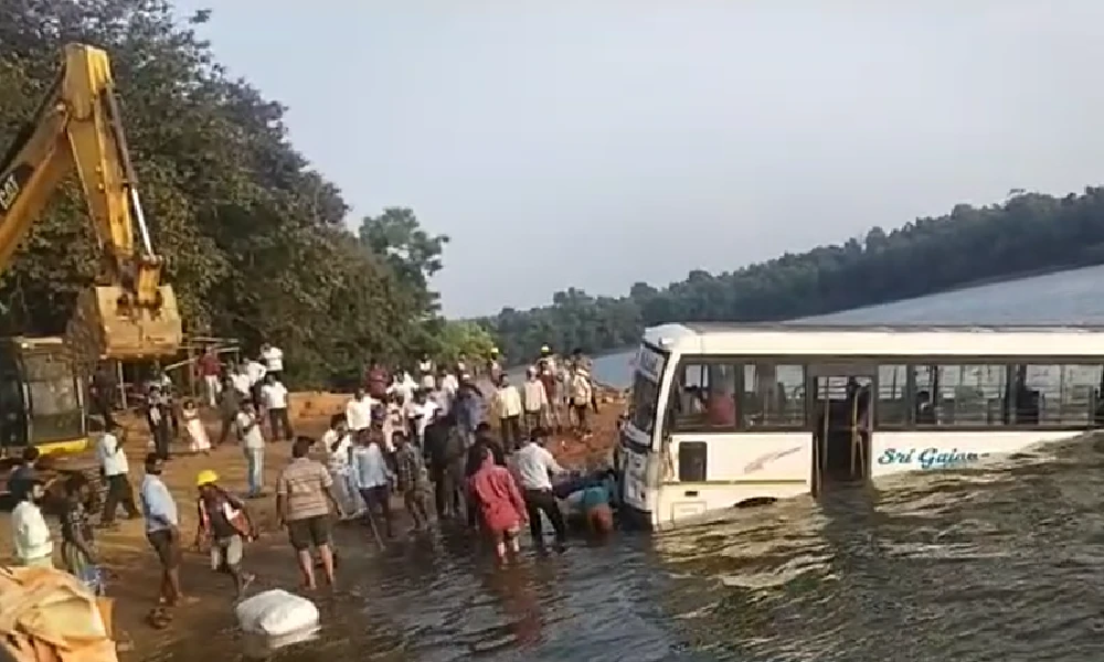 Bus Accident siganduru bus in river ಬಸ್‌ ಅಪಘಾತ