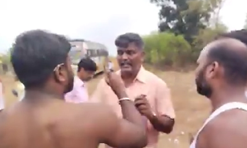 udupi teacher beatenup ಆನೆಗುಂದಿ ಪ್ರವಾಸ video Viral