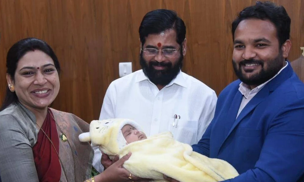 MLA Sroj attends Assembly with Her Newborn baby In Maharashtra