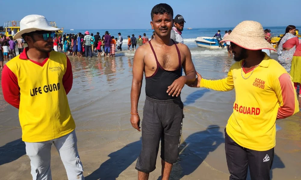 Protection of the tourist Murdeshwar Beach Lifeguard