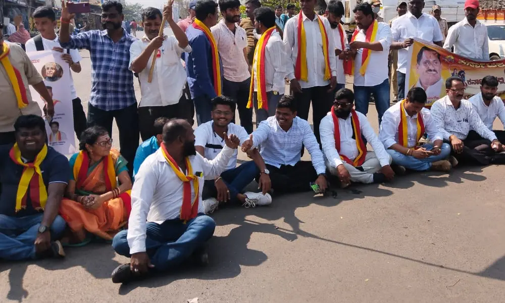 belagavi karave protest kannada flag ಭಾಷಾ ವಿವಾದ