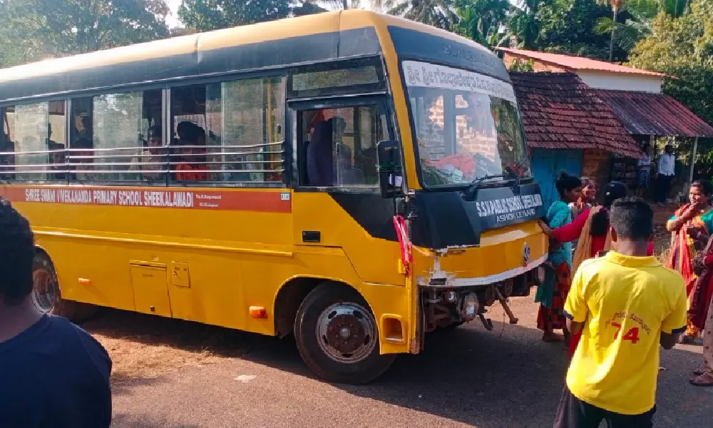 bus accident ಹೊನ್ನಾವರದಲ್ಲಿ ಶಾಲಾ ಬಸ್‌ ಅಪಘಾತ 