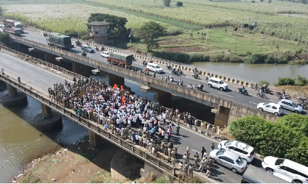 chikkodi border protest ನಿಪ್ಪಾಣಿ ಗಡಿ ಮಹಾರಾಷ್ಟ್ರ ನಾಯಕರು ಎಂಇಎಸ್‌ ಪುಂಡರು