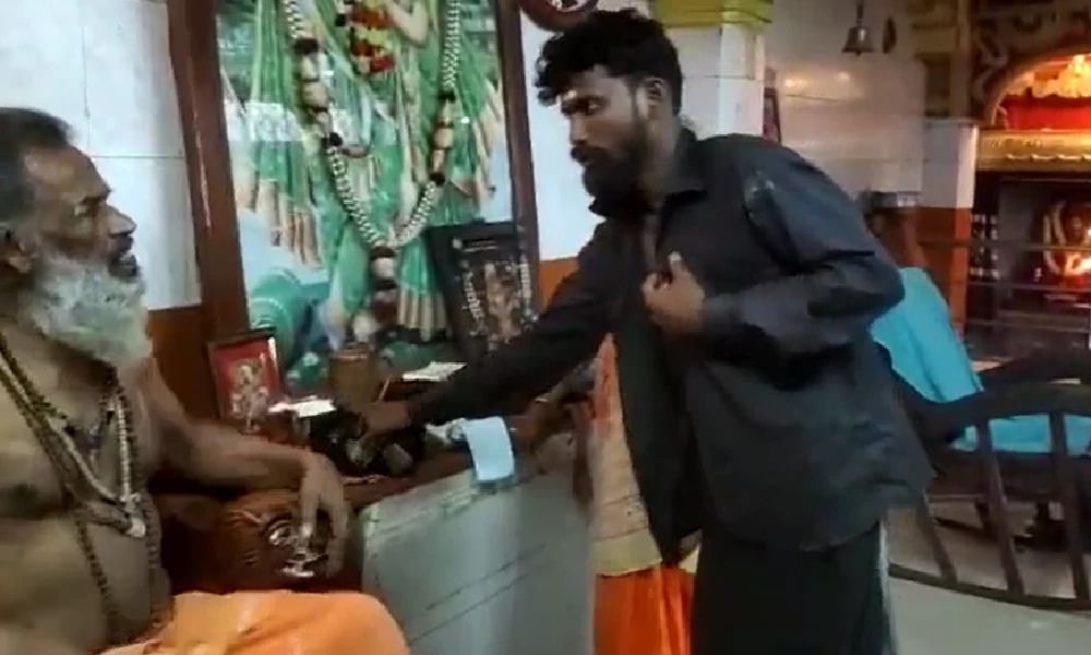Video Viral  Drunk maladhari slapped