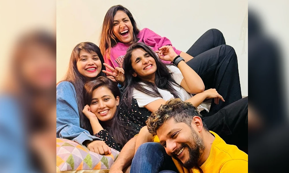 This is a gathering of Bigg Boss Kannada friends; Anupama called Sappe hotel gang, here are the photos