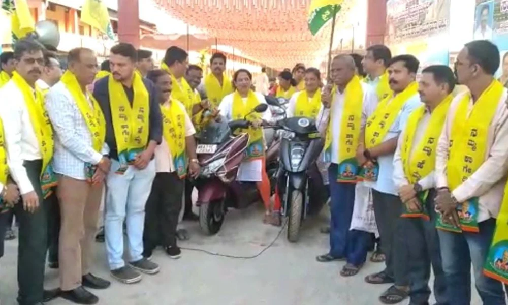 Felicitation Ceremony 1 Bike Jatha Vishcheshwar Hegde Kageri