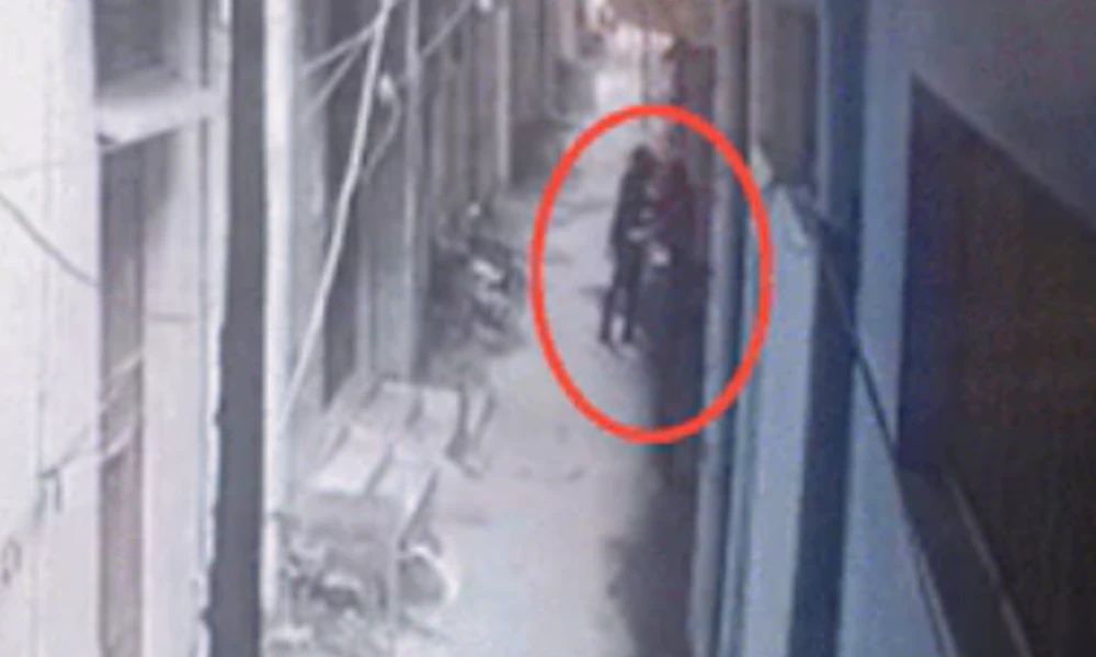Man Stabs Woman In Delhi