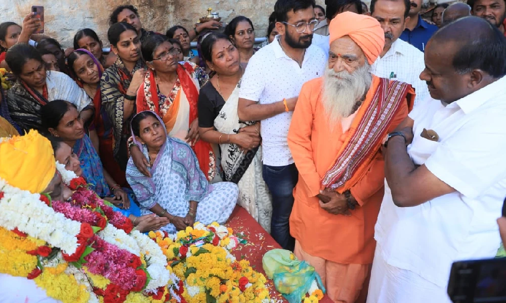Sindagi JDS candidate Shivanand Patil Somajal cremated in his native village