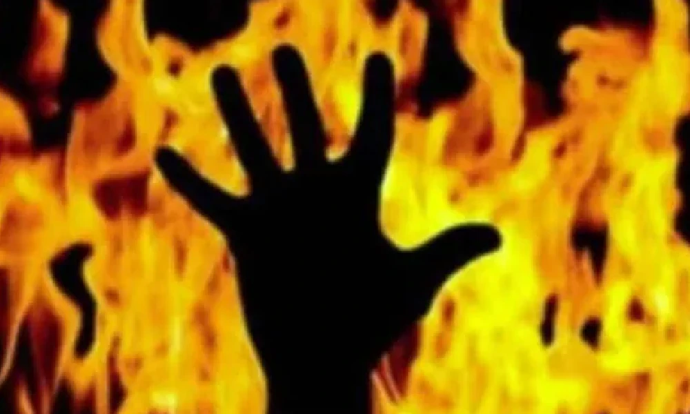 Fire breaks out in mantri mall back house; Woman dies of grievous injuries