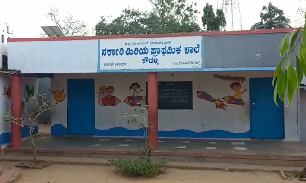 Teachers of Kaudalli Government School in Hanur clean school toilets from children Video goes viral