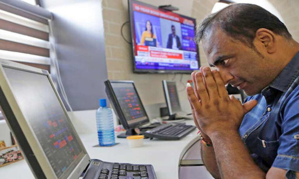 Stock Market, Sensex recorded one month low at 1000 points