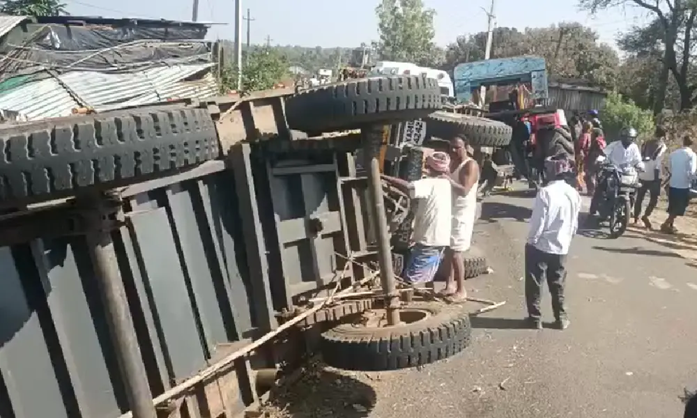 sugarcane Tractor overturns on roadside shed Woman dies four critically injured