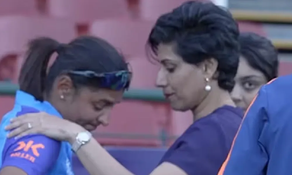 womens-t20-world-cup-former-captain-comforts-tearful-defending-captain