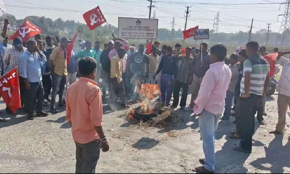 Protest demanding revival of VISL, Bhadravathi bandh successful