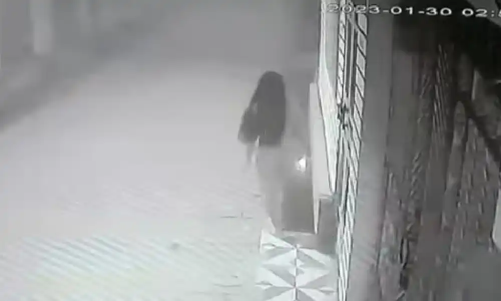 police identified Naked woman Who ringing doorbells In Uttar Pradesh