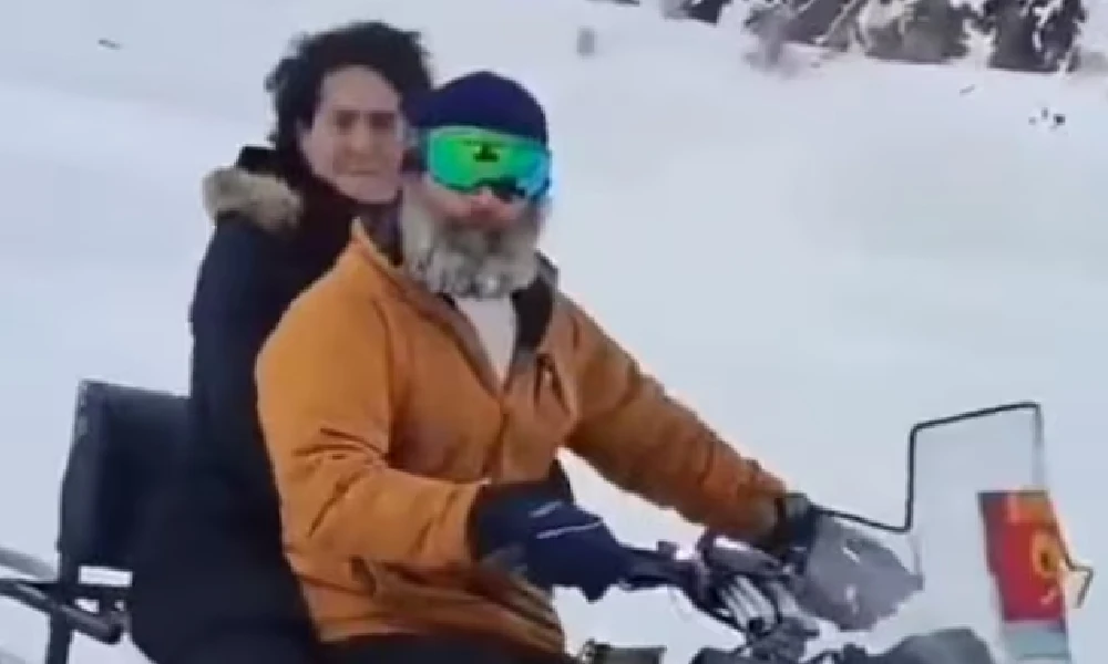 Rahul Gandhi and Priyanka ride snowmobile in Gulmarg and viral video