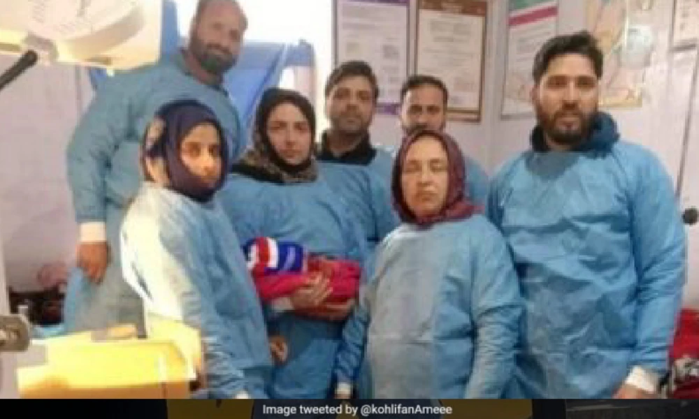 Doctors use whatsApp call to deliver baby and succeeded