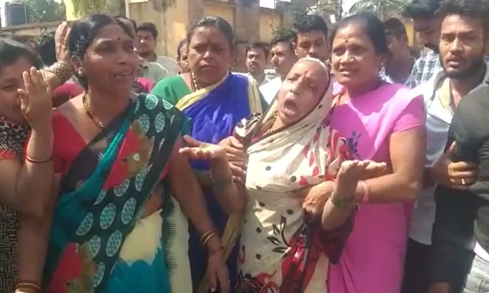 retired school teacher commits suicide over old pension protest in badami with dead body