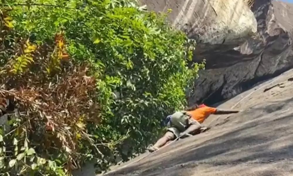 Monkey Raju climbs 1700 feet high above sea level with bare hands in just 2 hours