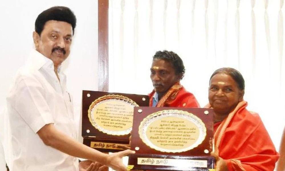 CM Stalin awards ₹1 lakh each to Bomman and Bellie