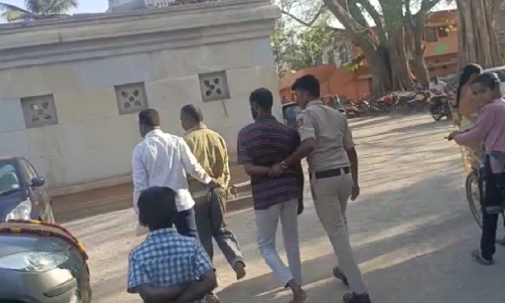 Miscreants bring meat garland to Chikkamadhure temple for the second time, Cops arrest those who were escaping