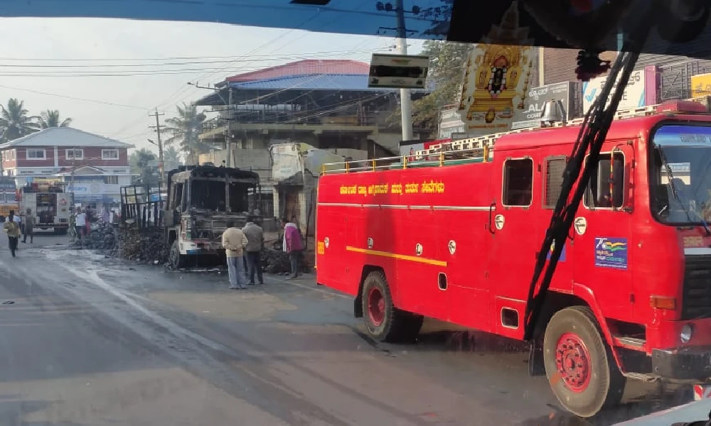 Fire breaks out in lorry driver escapes unhurt