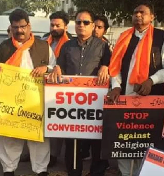 Members of Pakistans Hindu community protest against forced conversions