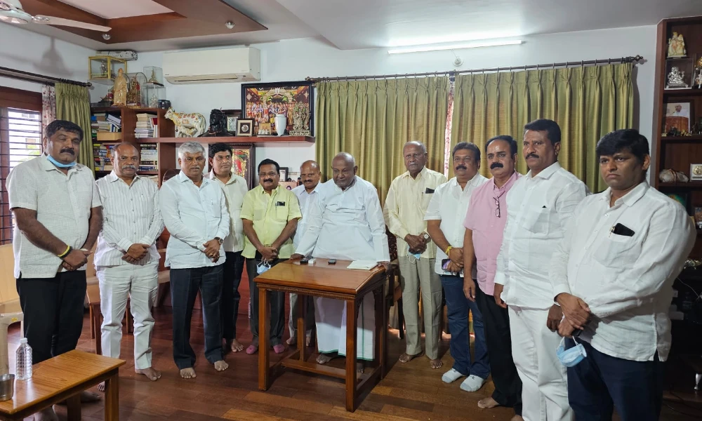 mandya-politics-HD Devegowda conducts meeting of mandya leaders