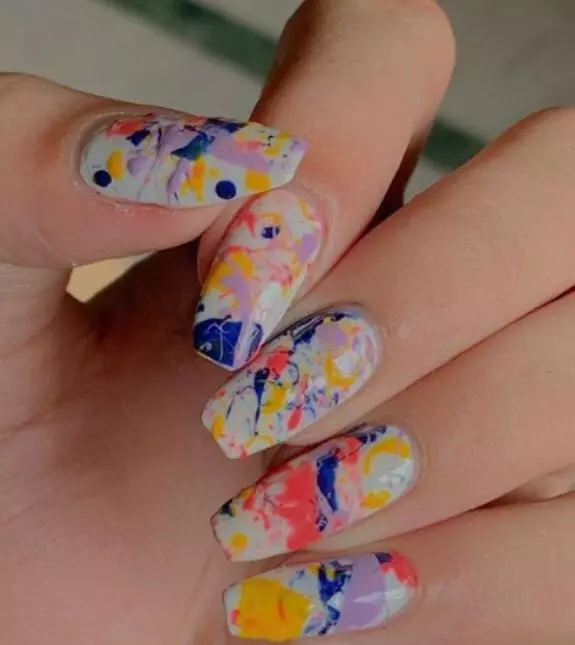 Holi Nail art