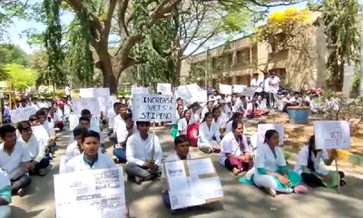 Veterinary students protest against hike in stipend