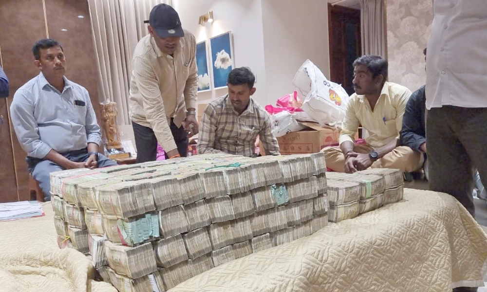 Over 7 crore Rupees found in BJP MLA son house and office in Lokayukta Raid