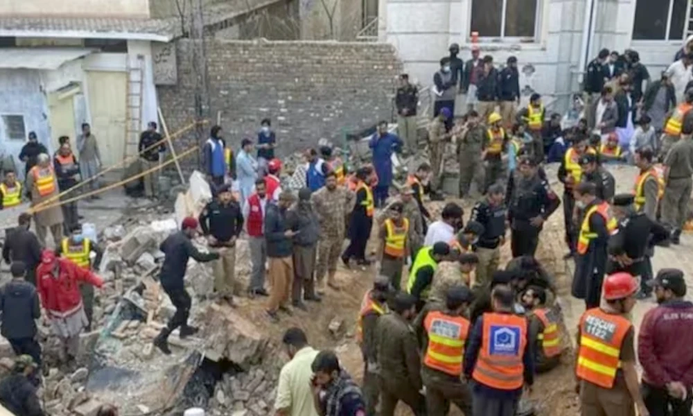 Suicide bomber rams bike into police truck 9 Police Died in Pakistan