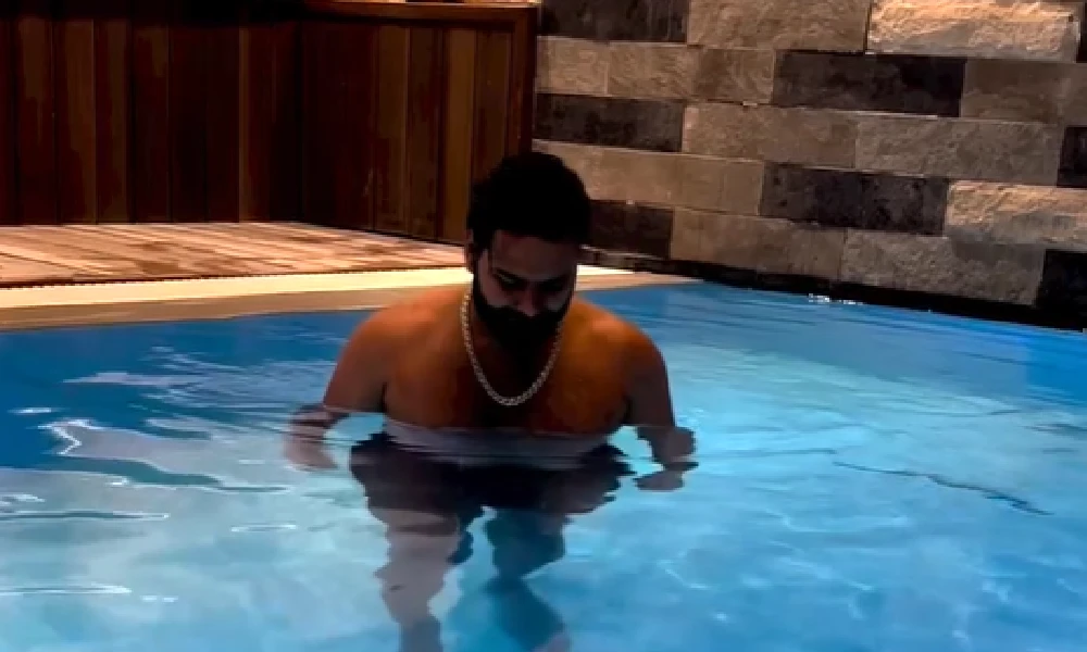 Rishabh Pant published a new picture in the swimming pool