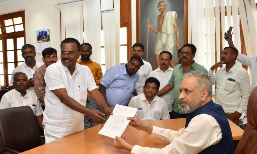 Speaker Vishweshwar Hegde Kageri accepts resignation of Gubbi JDS MLA SR Srinivas