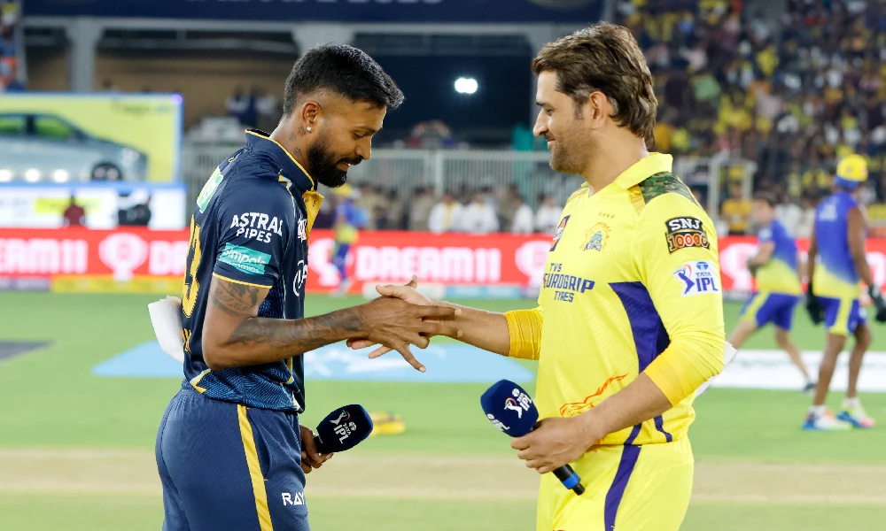 in-the-first-match-of-ipl-gujarat-titans-won-the-toss-and-chose-to-bowl