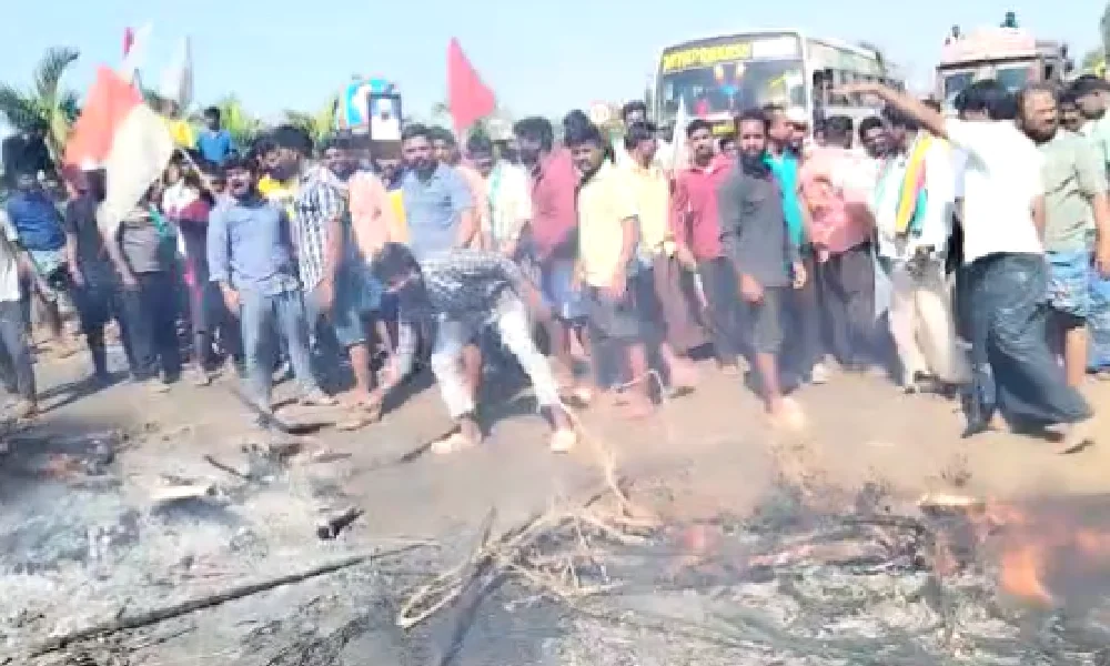 Shivamogga tense again Banjara community blocks road and protests SC ST Reservation updates