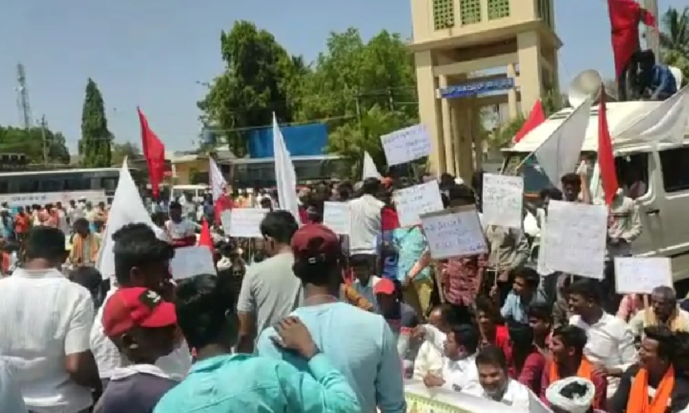 SC ST Reservation updates Banjara protest in Vijayanagar Kalaburagi against reservation Shettar and Khooba defend