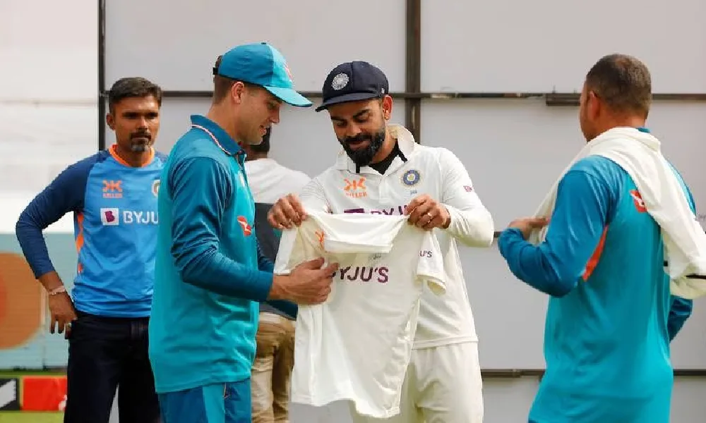 IND VS AUS: Virat Kohli gives special gift to Usman Khawaja, Alex Carey; The video is viral
