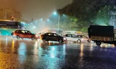 Heavy rains lash Bengaluru, Traffic jam scares motorists