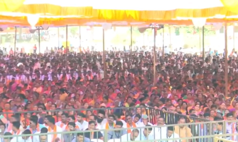 People gathered for BJP campaign in Bagalkot.
